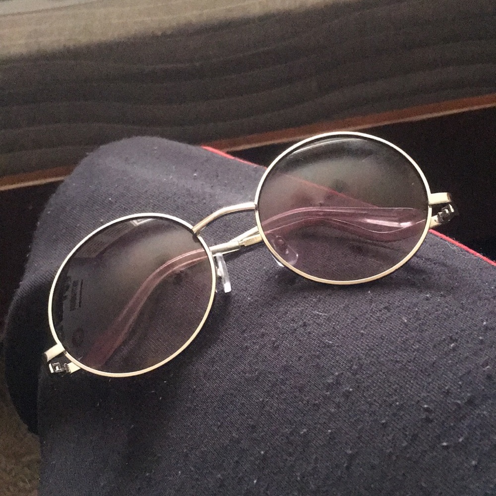 Gold Circle Sunglasses 🕶